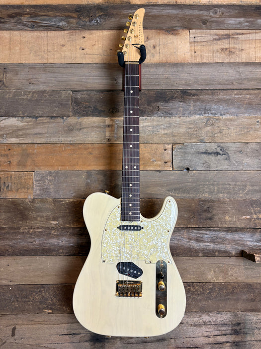 Second Hand - 1994 Tom Anderson Hollow T Classic Translucent White with Gold Hardware