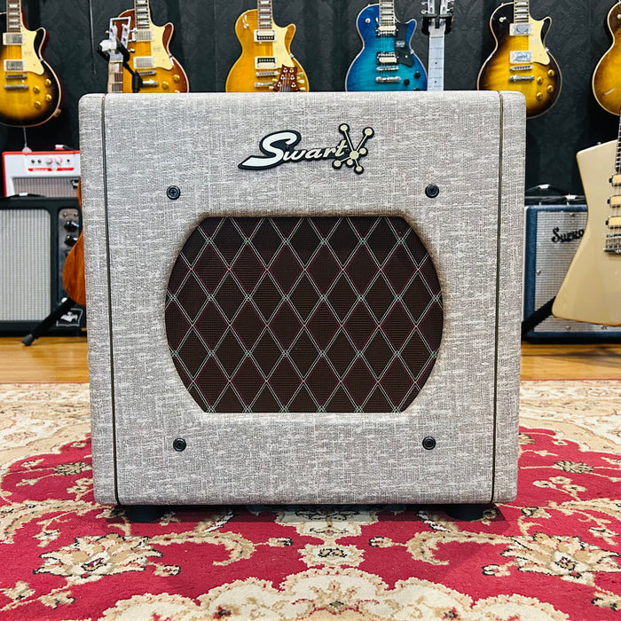 Second Hand Swart Star-Base 1 - 18w Combo Amplifier