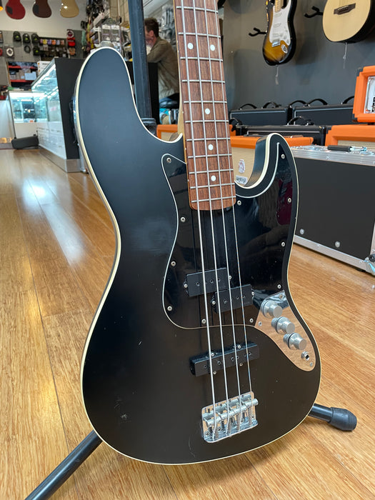 Pre Loved Fender Aerodyne Bass Matte Black 2006 CIJ
