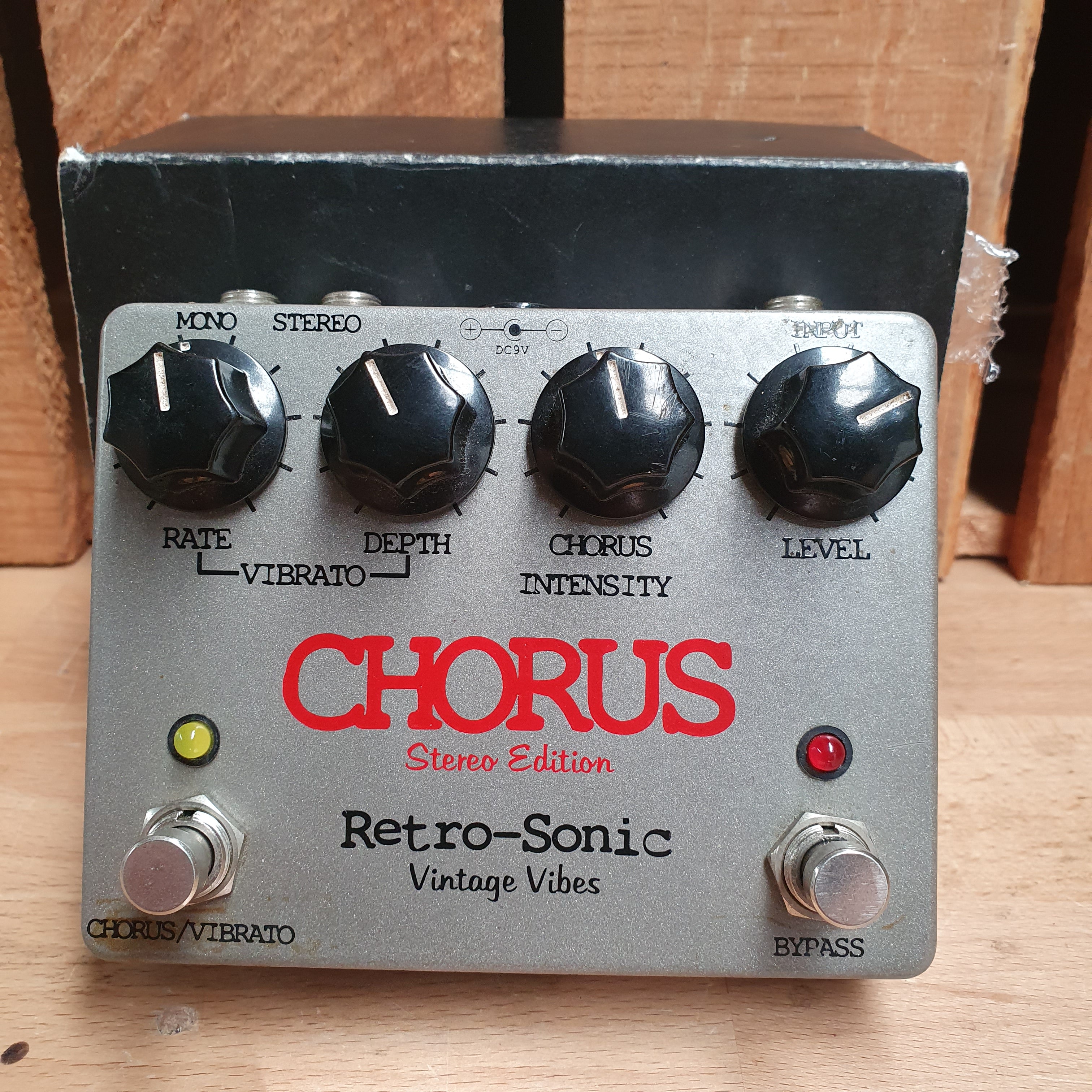 堅実な究極の Stereo Chorus Sonic Retro Hand Second Edition Empire Pedal — ギター