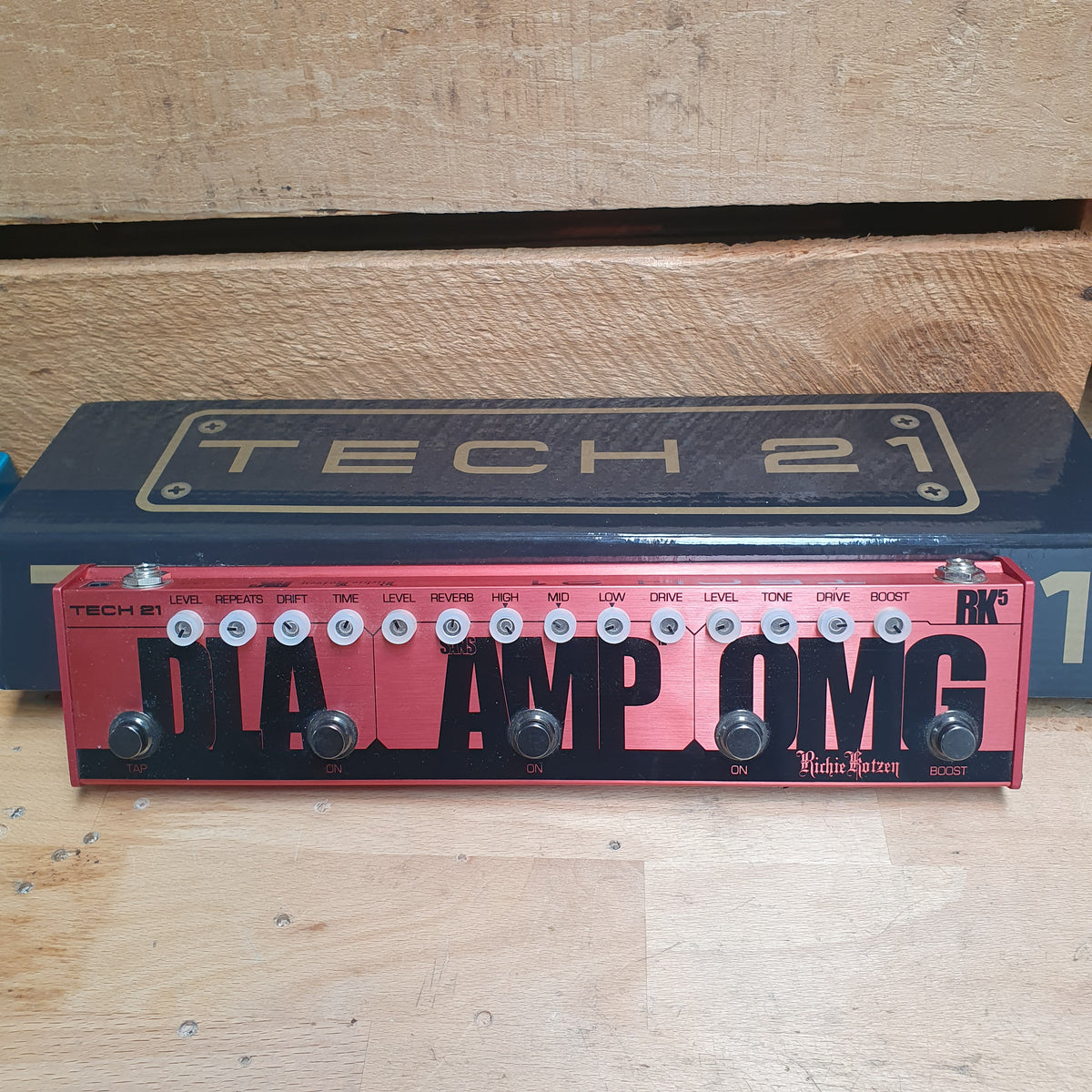 richie kotzen pedal Second Hand TECH 21 Richie Kotzen FlyRig 5 V1 — Pedal Empire