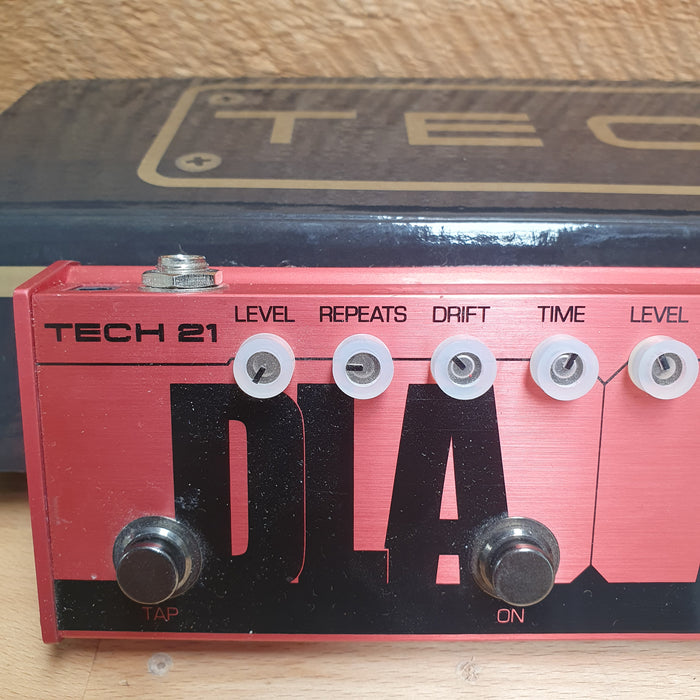 richie kotzen pedal Second Hand TECH 21 Richie Kotzen FlyRig 5 V1 — Pedal Empire