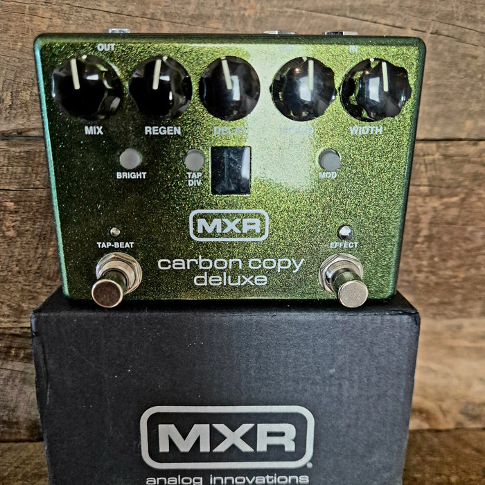 Second hand MXR CARBON COPY DELUXE ANALOG DELAY
