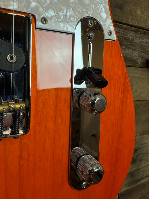 Second Hand G&L ASAT Classic S Clear Orange with MFD pickups USA and Nitro upgrade!