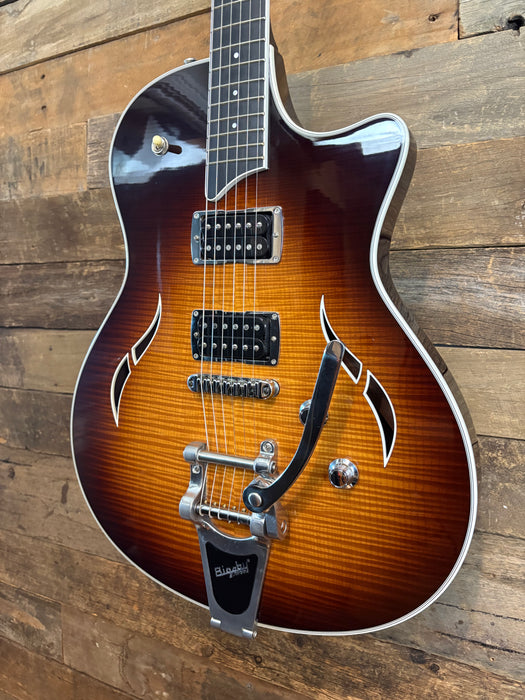 Second Hand Taylor 2015 USA T3/B Semi-hollow Sunburst