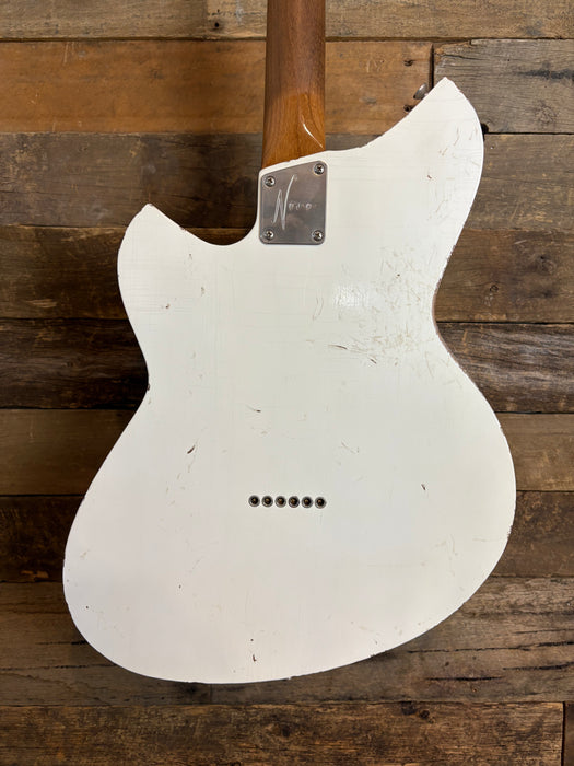 Novo Guitars Serus T - Olympic While Light Distress - Tortoise Guard