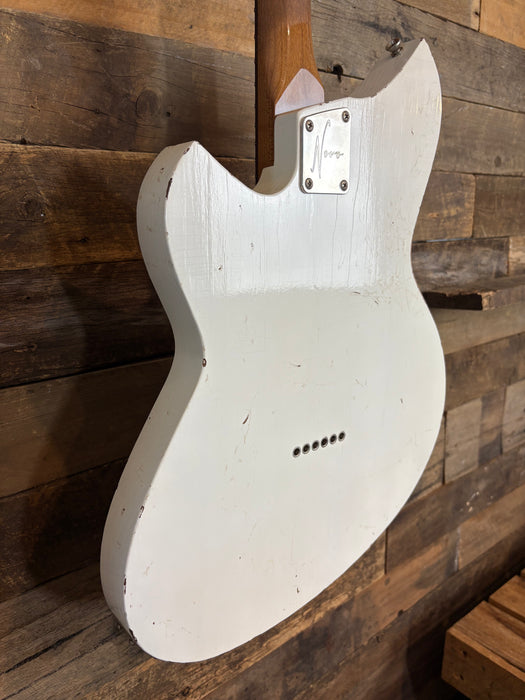 Novo Guitars Serus T - Olympic While Light Distress - Tortoise Guard