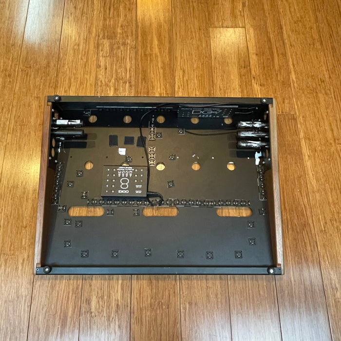 Second Hand Large Gentleman Pedal Board w/ Hardcase & CIOKS power bundle