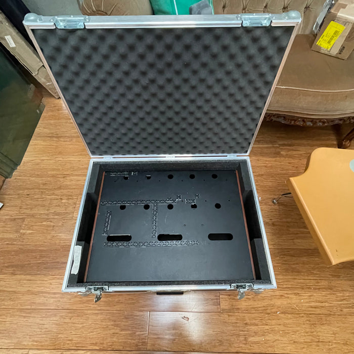 Second Hand Large Gentleman Pedal Board w/ Hardcase & CIOKS power bundle