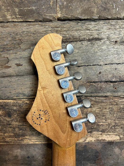 Novo Guitars Miris J Lake Sonic Burst Light Distress - Tortoise Guard