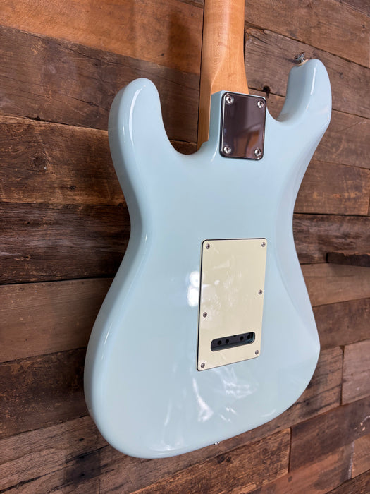 Second Hand James Tyler USA Classic, 2004 Sonic Blue with a matching headstock w/OHSC