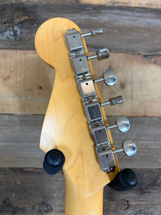 Second Hand 2018 Fender American Original '60s Stratocaster in 3-Tone Sunburst (lightly relic'd)  w/OHSC