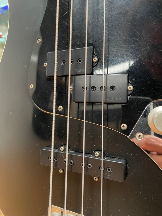 Pre Loved Fender Aerodyne Bass Matte Black 2006 CIJ