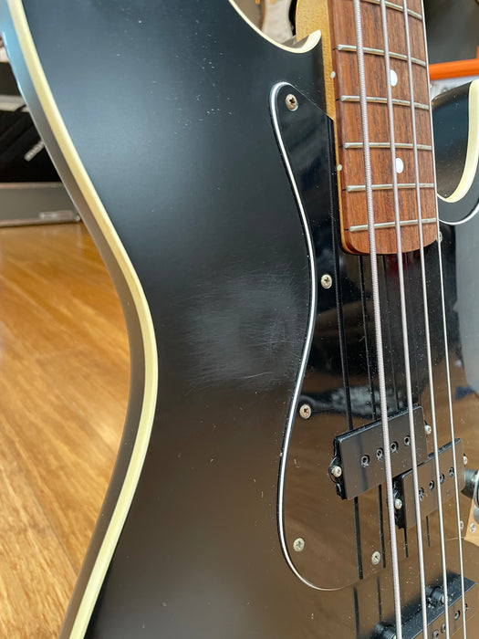 Pre Loved Fender Aerodyne Bass Matte Black 2006 CIJ